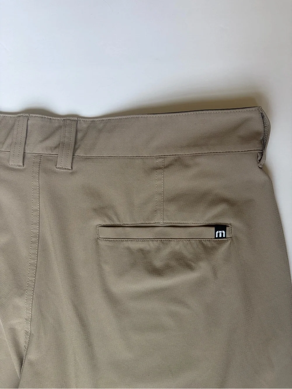 TravisMathew Men's Golf Shorts Khaki Beige Performance Stretch Size 34
